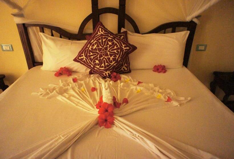 Семейный Номер, Uroa Bay Beach Resort