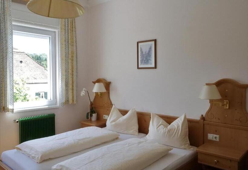 غرفة قياسية ثلاثية, Breitenfelderhof Zur Riegersburg