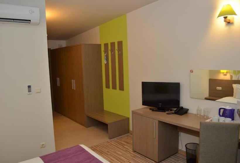 غرفة قياسية مزوَّدة بشُرفة, Aqua Nevis Hotel & Aqua Park   All Inclusive