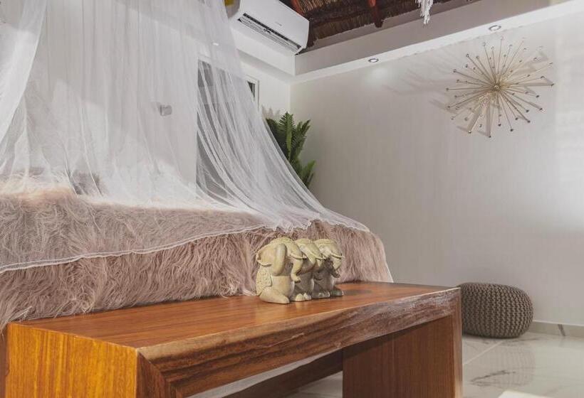 מיטת קינג בסוויטה, Blue Bird