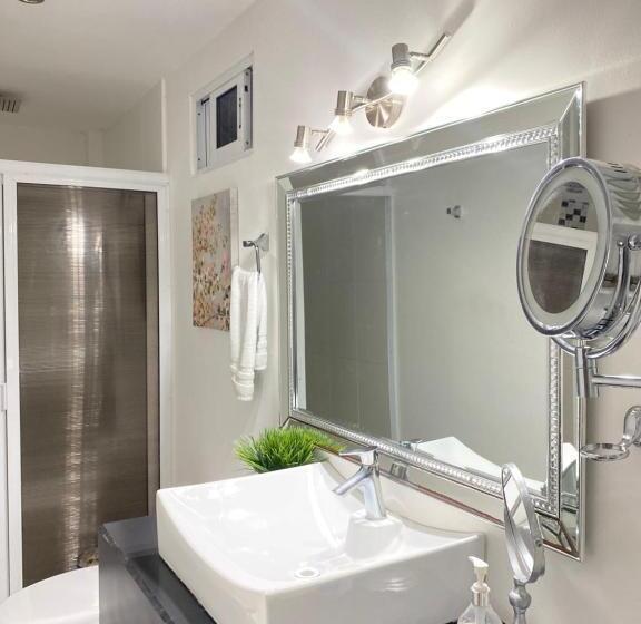 מיטת קינג בסוויטה, Blue Bird