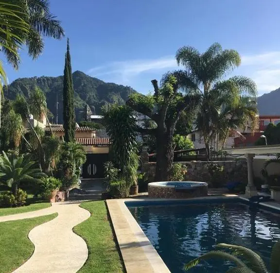 اتاق استاندارد چهارنفره با بالکن, Concierge Flor Y Canto