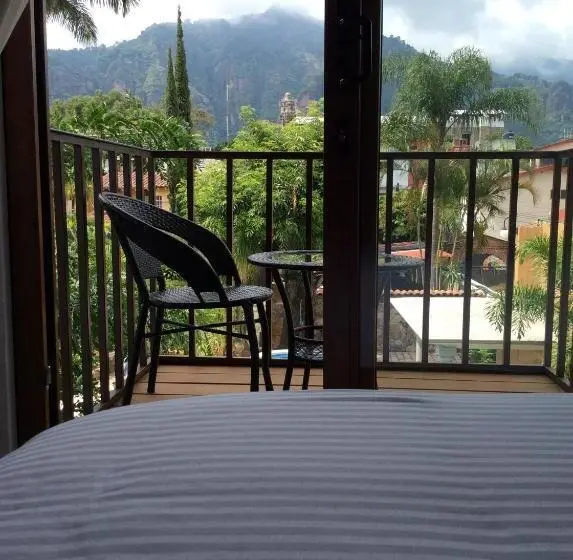 اتاق استاندارد چهارنفره با بالکن, Concierge Flor Y Canto