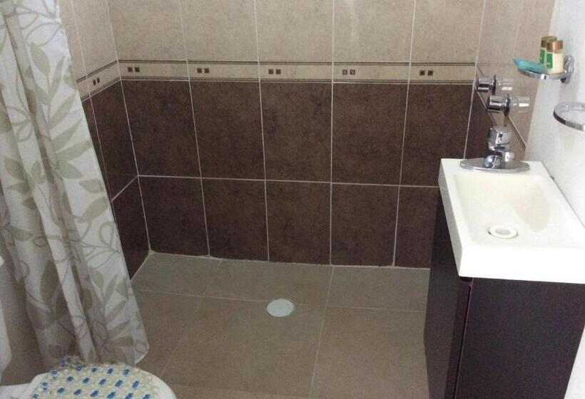 小型套房, Rosvel