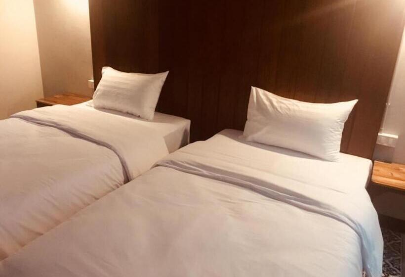 标准间, Thaimueang Boutique