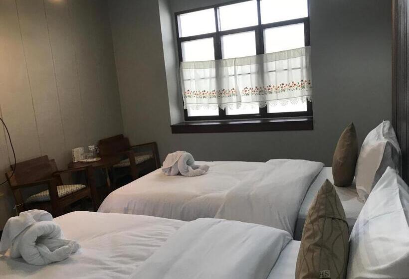 标准间, Thaimueang Boutique