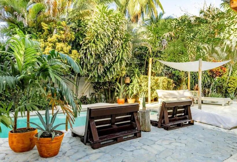 غرفة ديلوكس مطلّة علي الحديقة, Kibayo Lagoon Villa