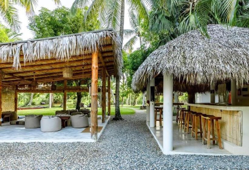 غرفة قياسية مزوَّدة بشُرفة, Kibayo Lagoon Villa