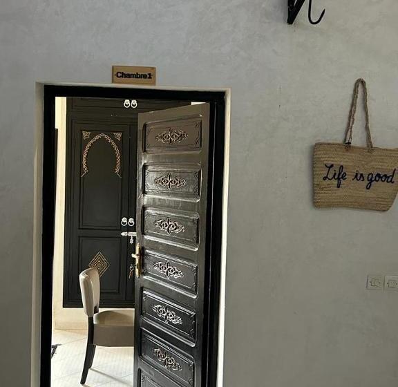 اتاق لوکس, Riad Redwan