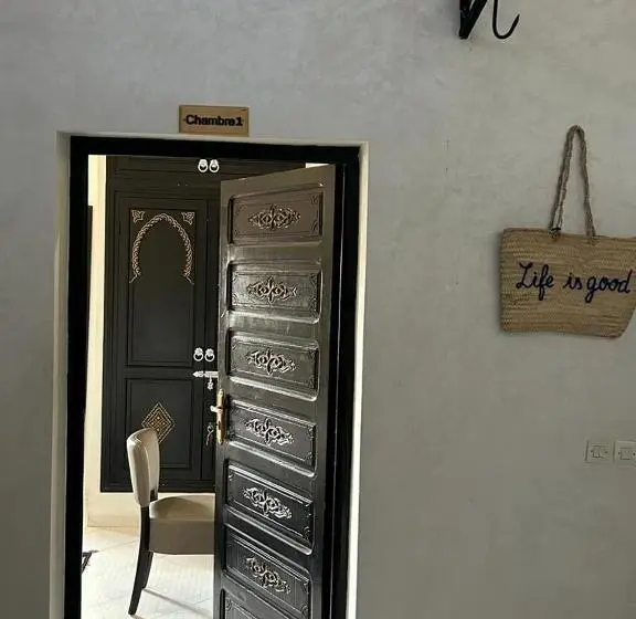 デラックスルーム, Riad Redwan