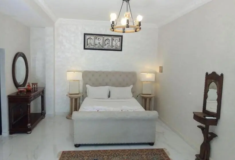 デラックスルーム, Riad Redwan