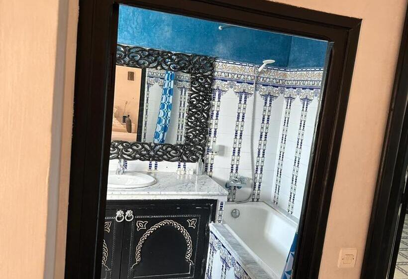اتاق لوکس, Riad Redwan