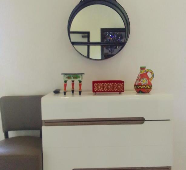 اتاق لوکس, Riad Redwan