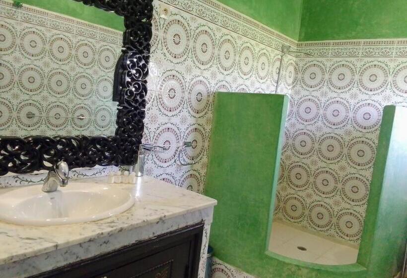 اتاق لوکس, Riad Redwan