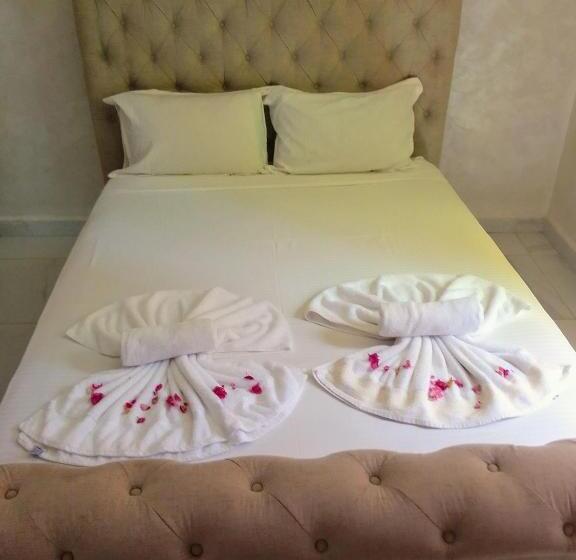 استودیو خانوادگی, Riad Redwan