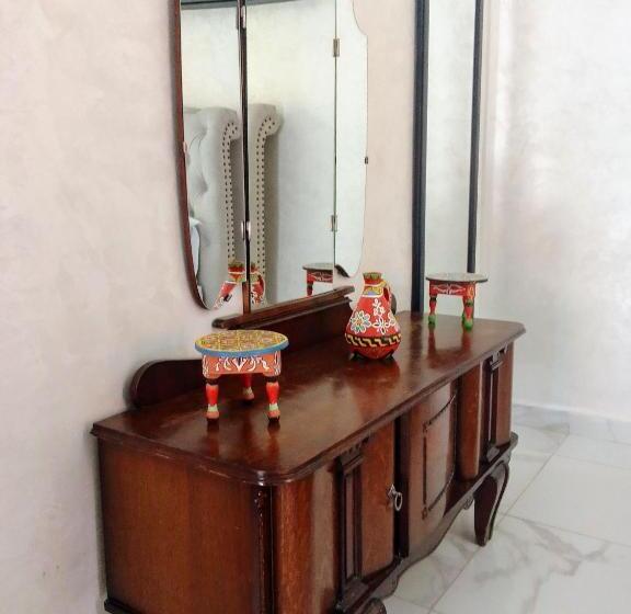 استودیو خانوادگی, Riad Redwan