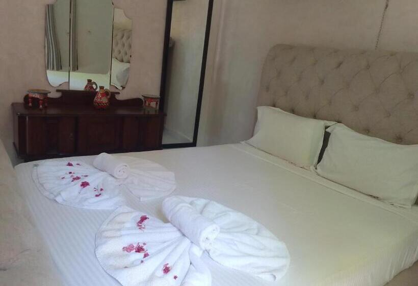 استودیو خانوادگی, Riad Redwan