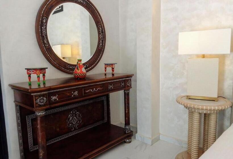 اتاق لوکس خانوادگی, Riad Redwan