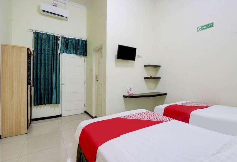 Номер Deluxe, Capital O 90709 Djati Guest House