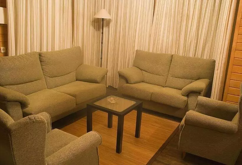 Villa 3 Makuuhuonetta, Complejo Rural Los Jarales