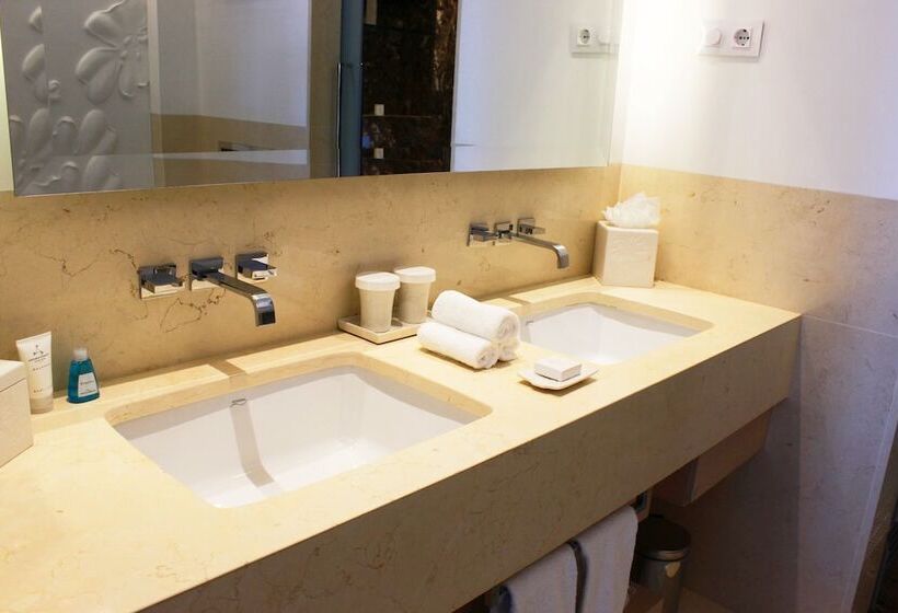 חדר דחוקס עם מיטת קינג, Conrad Algarve