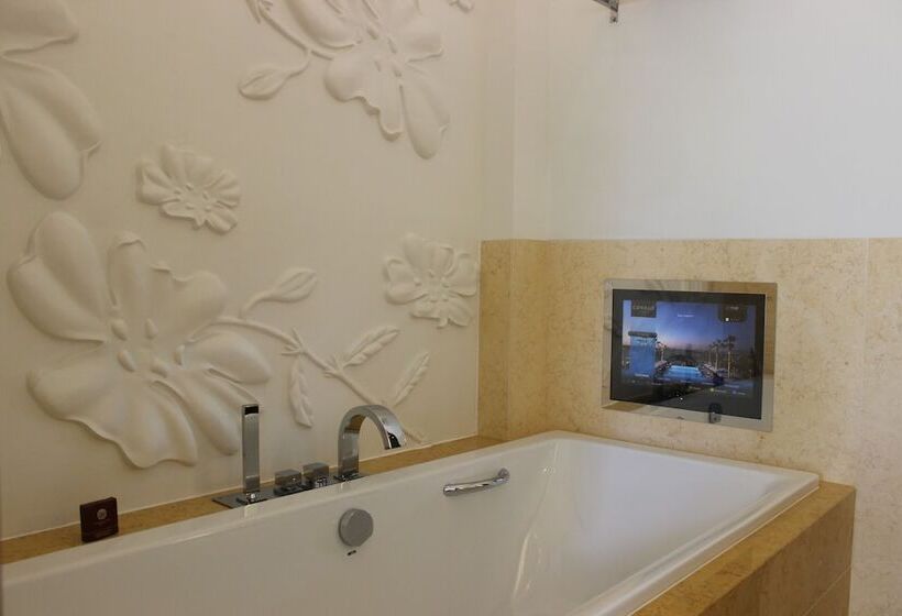 חדר דחוקס עם מיטת קינג, Conrad Algarve