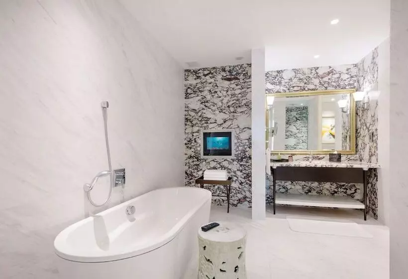 سوئیت دلوکس 2 خوابه, Resorts World Sentosa   Hotel Michael