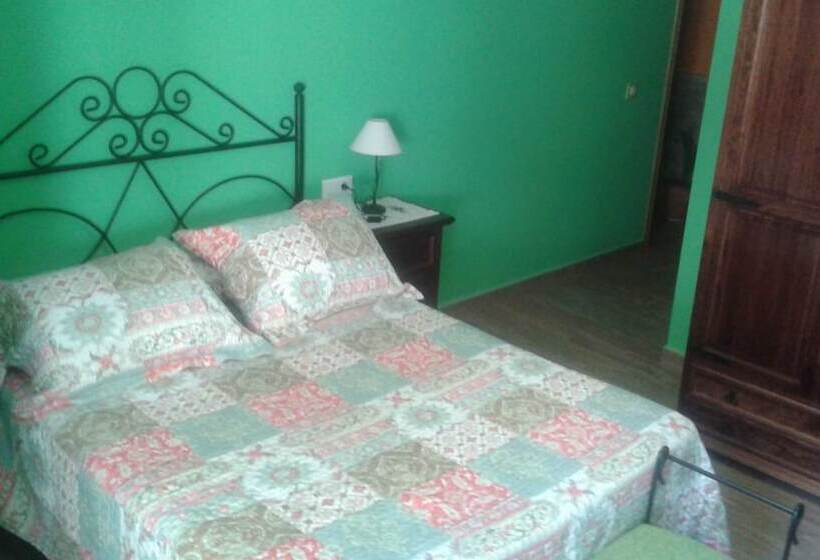 Номер Стандарт Вид на Горы, Apartamentos & Casa Rural Boada Con Jardin Interior Y Barbacoa