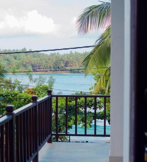 豪华海景房带阳台, Waves Hiri