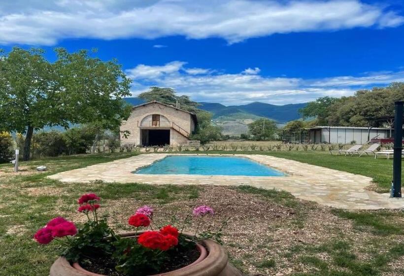 خانه 1 خوابه, Exclusive Pool Open All Year Spoleto Biofarm Slps 8 Village Shops, Bar1 Km 7
