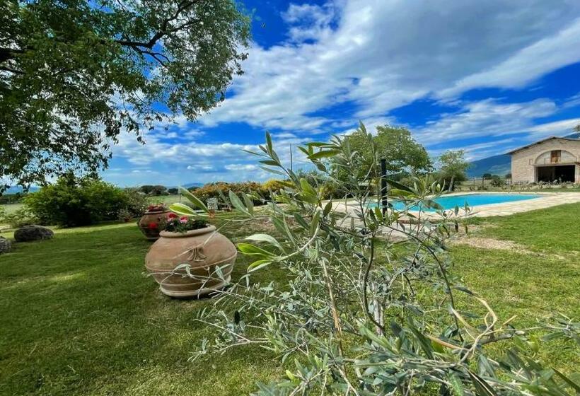 خانه 1 خوابه, Exclusive Pool Open All Year Spoleto Biofarm Slps 8 Village Shops, Bar1 Km 7