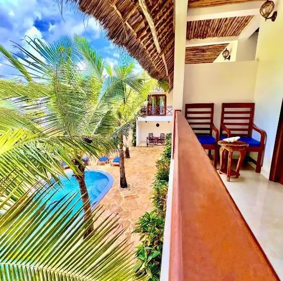 プールビュースタンダードルーム, Karibu Beach Resort