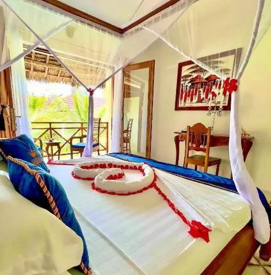 プールビュースタンダードルーム, Karibu Beach Resort
