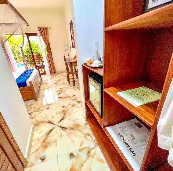 غرفة قياسية مطلّة علي البحر, Karibu Beach Resort