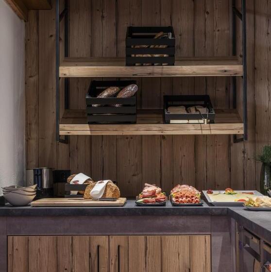 스탠다드 룸 산 전망, Alpendorf Hotel Stern