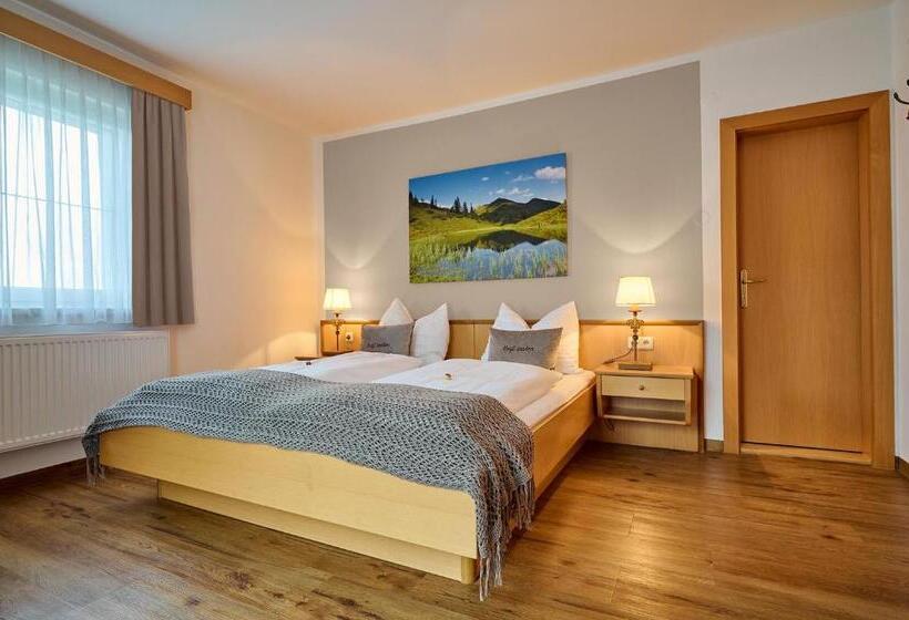 스탠다드 룸 산 전망, Alpendorf Hotel Stern