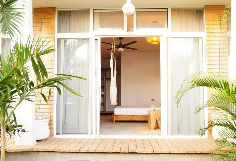 海景标准间露台, Alive Beach House