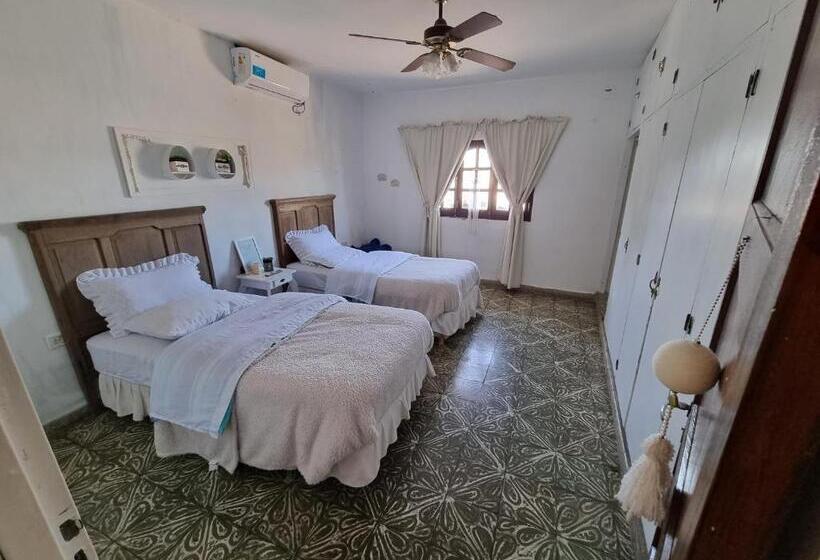 آپارتمان 3 خوابه, White House Hospedaje Con Desayuno