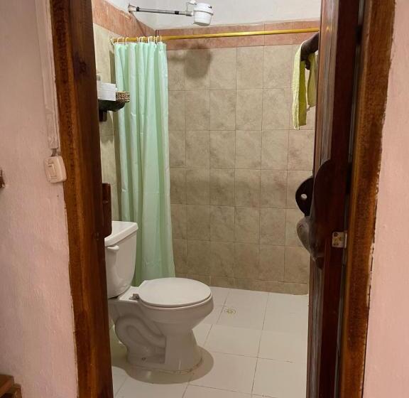 标准三人间, Hostería Doña Vivi