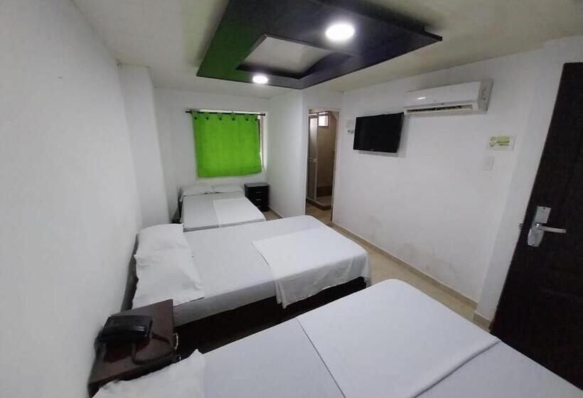 חדר סטנדרט לשלושה, Dulces Sueños