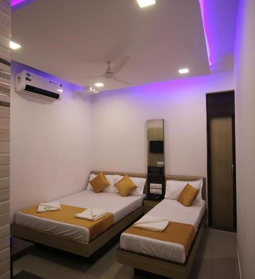 Quarto Triplo Deluxe, Golden Residency