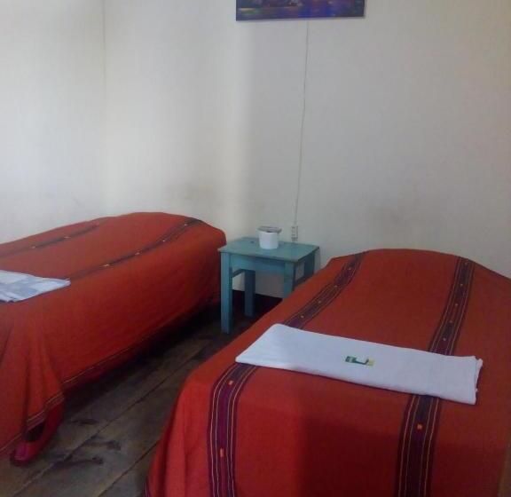 اتاق استاندارد چهار تخته, Hospedaje Eli Panajachel