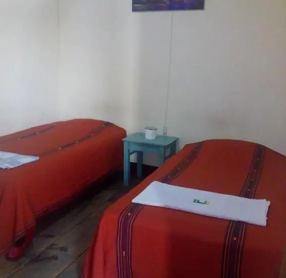 اتاق استاندارد چهار تخته, Hospedaje Eli Panajachel