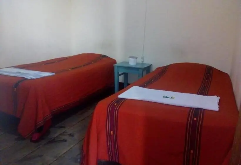 اتاق استاندارد چهار تخته, Hospedaje Eli Panajachel