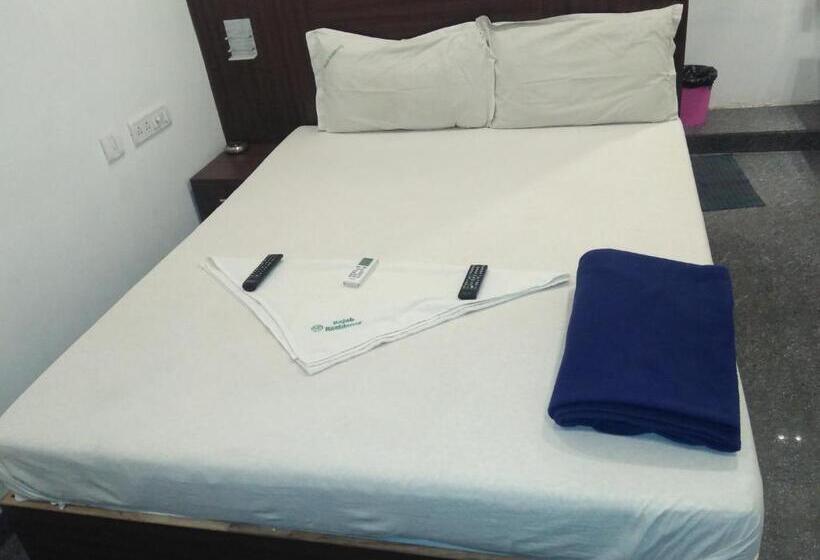 اتاق سوپریور با تخت دو نفره بزرگ, Central Mina Residency  Only For Indians