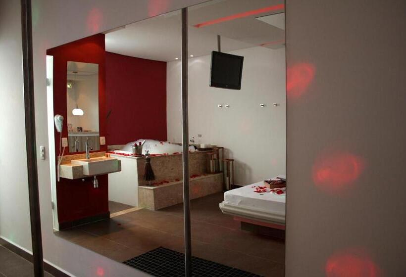 자쿠지 스위트, ápice Motel