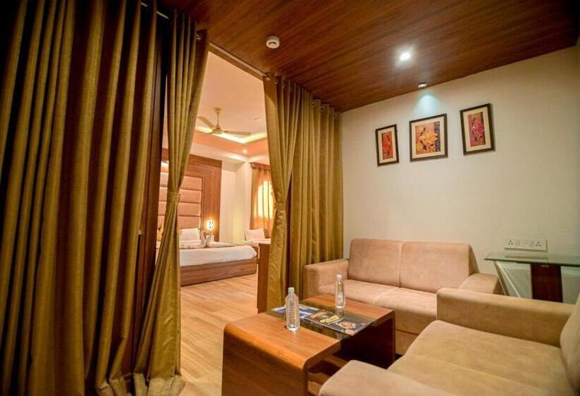 Quarto Triplo Deluxe, Gold Nest Rubystone Heritage