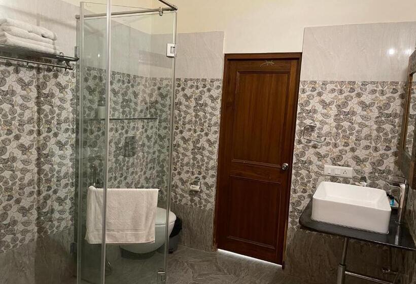 غرفة ديلوكس, The Shergarh