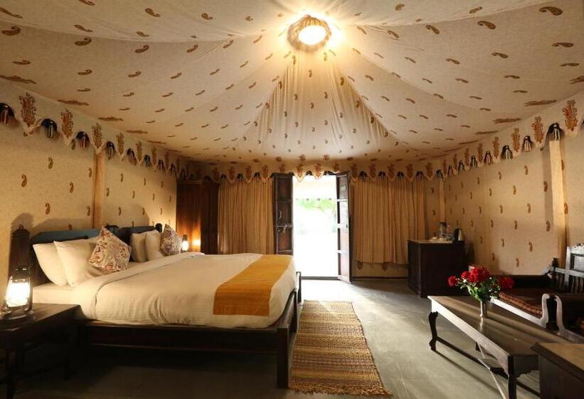 كوخ قياسي, The Shergarh