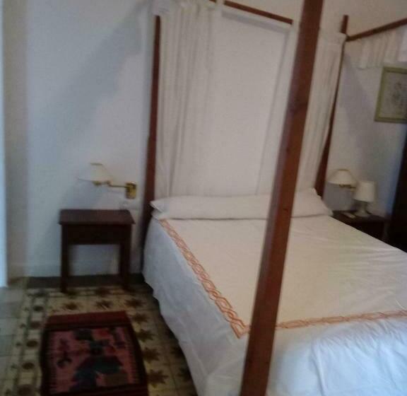 4间卧室的房子, Casa De Comedias